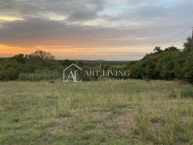 Umag-surroundings, agricultural land 1036 m2 in a nice location