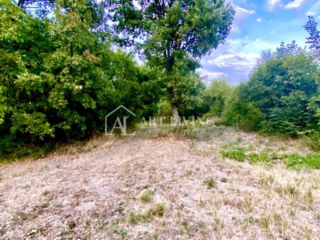 Umag-surroundings, agricultural land in an attractive location, 1150 m2