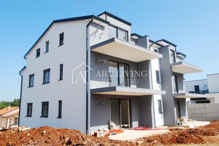 Poreč - surroundings, apartment in a new building on the first floor surrounded by nature
