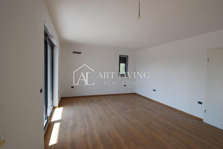 Poreč - surroundings, apartment in a new building on the first floor surrounded by nature