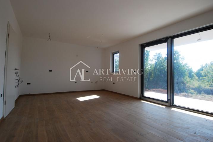 Poreč - surroundings, apartment in a new building on the first floor surrounded by nature