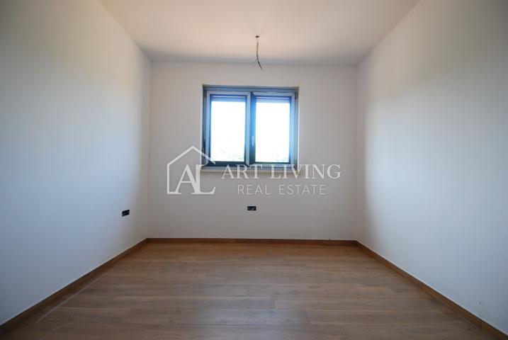 Poreč - surroundings, apartment in a new building on the first floor surrounded by nature