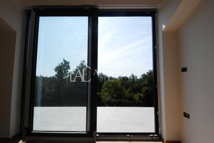 Poreč - surroundings, apartment in a new building on the first floor surrounded by nature