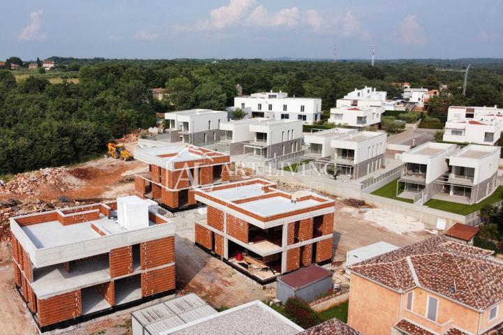 ISTRIEN, NOVIGRAD - UMGEBUNG - Luxuriöses Apartment mit drei Schlafzimmern in TOP-Lage, nur 300 m vo