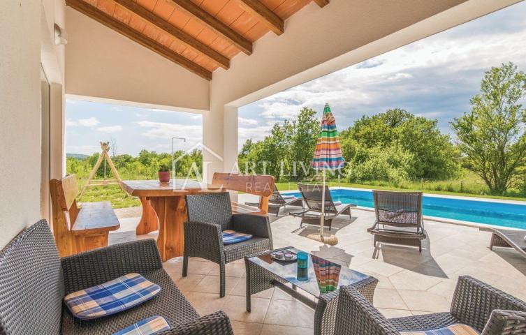 Istrien, Labin, Umgebung - ein attraktives Haus mit Swimmingpool in ruhiger Lage inmitten der Natur