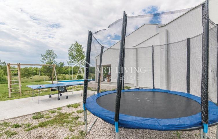 Istrien, Labin, Umgebung - ein attraktives Haus mit Swimmingpool in ruhiger Lage inmitten der Natur