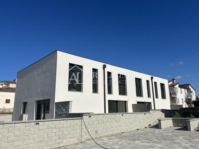 Istra, Novigrad -  Kuća u nizu na TOP lokaciji - NOVOGRADNJA