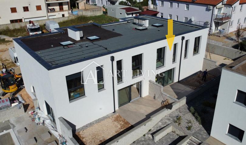 Istra, Novigrad -  Kuća u nizu na TOP lokaciji - NOVOGRADNJA