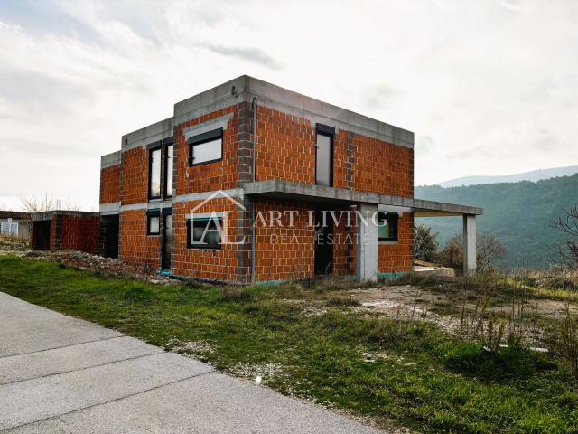 Istrien, Labin, Umgebung – attraktive Villa in der Roh-Bau Phase in perfekter Lage, 80 m vom Meer en