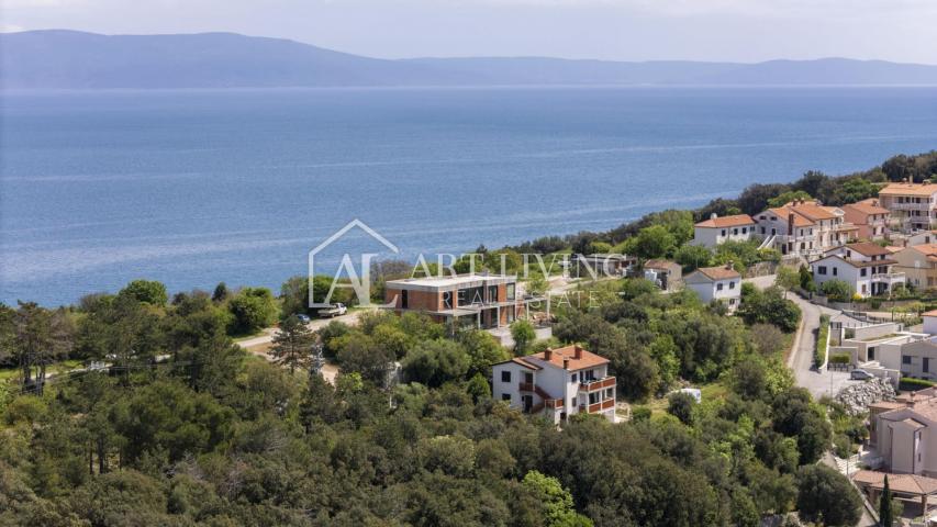 Istrien, Labin, Umgebung – attraktive Villa in der Roh-Bau Phase in perfekter Lage, 80 m vom Meer en