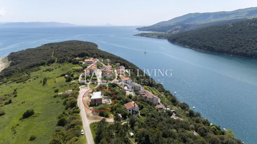 Istrien, Labin, Umgebung – attraktive Villa in der Roh-Bau Phase in perfekter Lage, 80 m vom Meer en