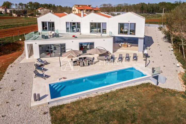 Istrien, Poreč, Umgebung – luxuriöse freistehende moderne Villa mit Swimmingpool