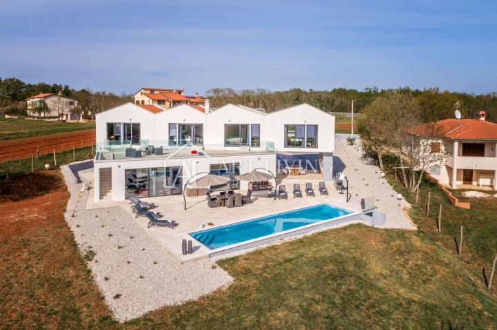 Istrien, Poreč, Umgebung – luxuriöse freistehende moderne Villa mit Swimmingpool