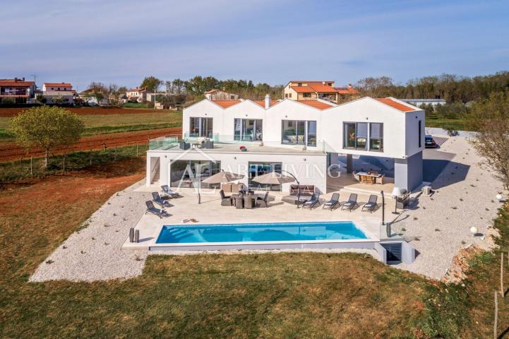 Istrien, Poreč, Umgebung – luxuriöse freistehende moderne Villa mit Swimmingpool