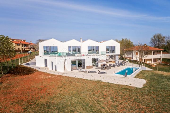 Istrien, Poreč, Umgebung – luxuriöse freistehende moderne Villa mit Swimmingpool