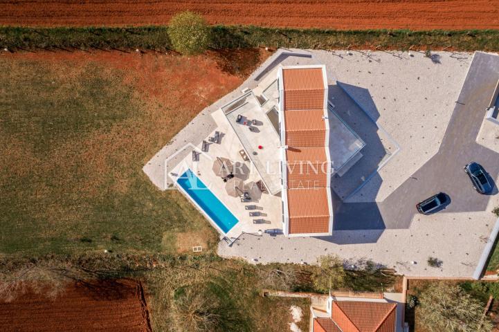 Istrien, Poreč, Umgebung – luxuriöse freistehende moderne Villa mit Swimmingpool
