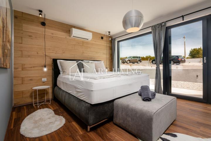 Istrien, Poreč, Umgebung – luxuriöse freistehende moderne Villa mit Swimmingpool