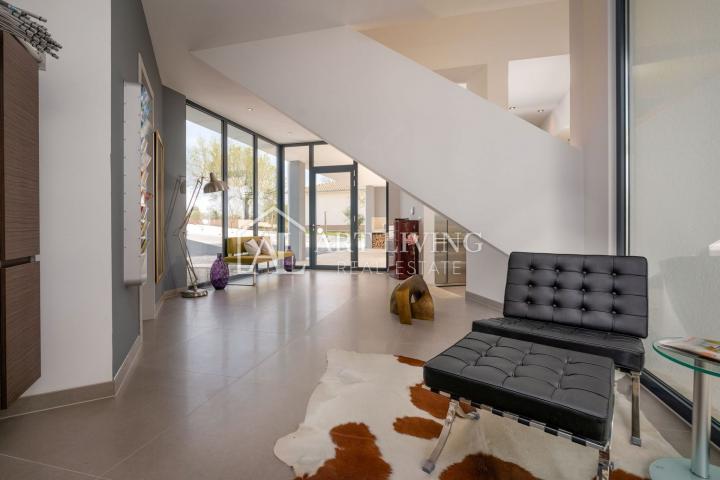 Istrien, Poreč, Umgebung – luxuriöse freistehende moderne Villa mit Swimmingpool
