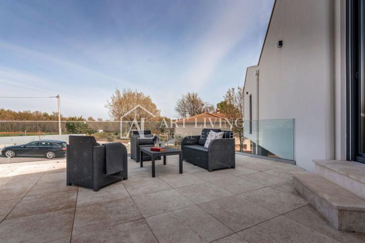 Istrien, Poreč, Umgebung – luxuriöse freistehende moderne Villa mit Swimmingpool