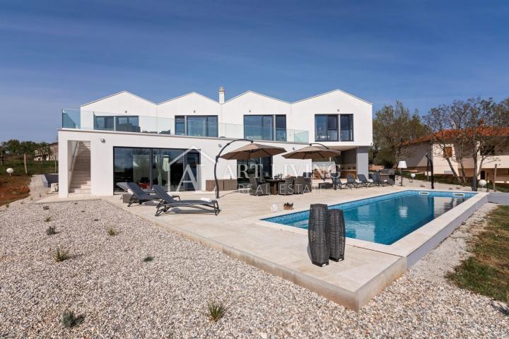 Istrien, Poreč, Umgebung – luxuriöse freistehende moderne Villa mit Swimmingpool