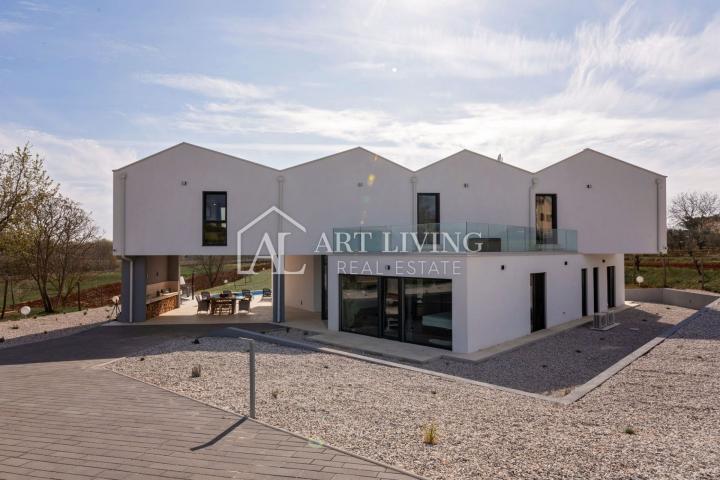 Istrien, Poreč, Umgebung – luxuriöse freistehende moderne Villa mit Swimmingpool