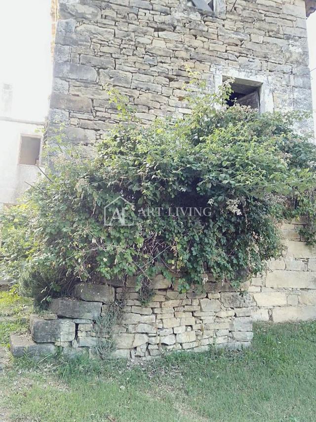 Buzet, okolica - autohtona kamena kuća za renovaciju-PRILIKA!