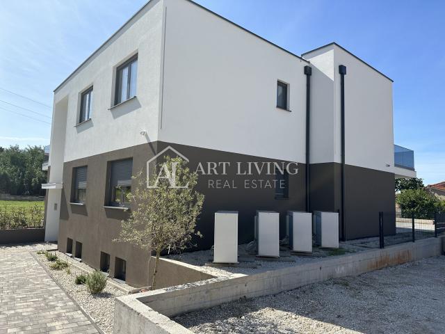 Poreč, okolica - Luksuzan stan 93,32 m2 s vlastitim bazenom