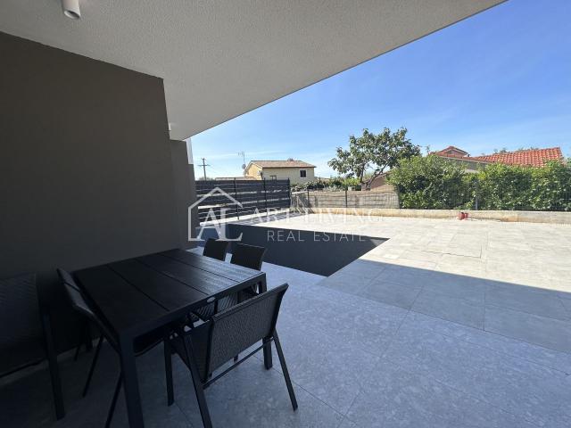 Poreč, okolica - Luksuzan stan 93,32 m2 s vlastitim bazenom