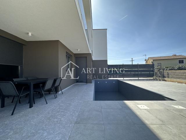 Poreč, okolica - Luksuzan stan 93,32 m2 s vlastitim bazenom