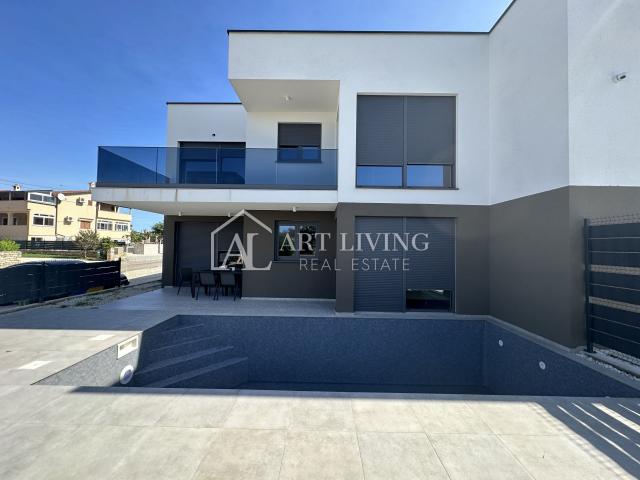 Poreč, okolica - Luksuzan stan 93,32 m2 s vlastitim bazenom