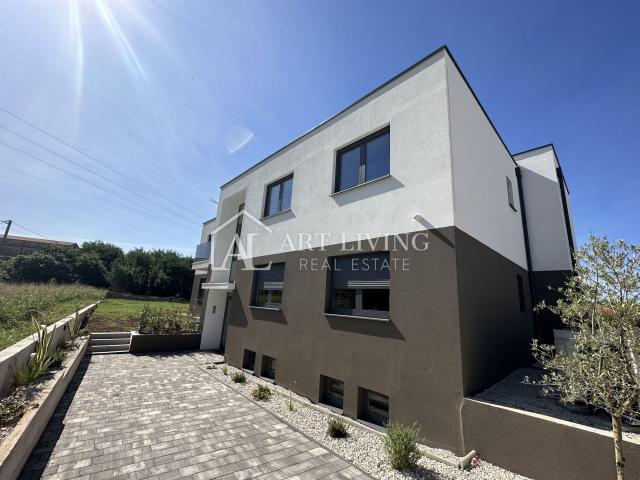 Poreč, okolica - Luksuzan stan 93,32 m2 s vlastitim bazenom