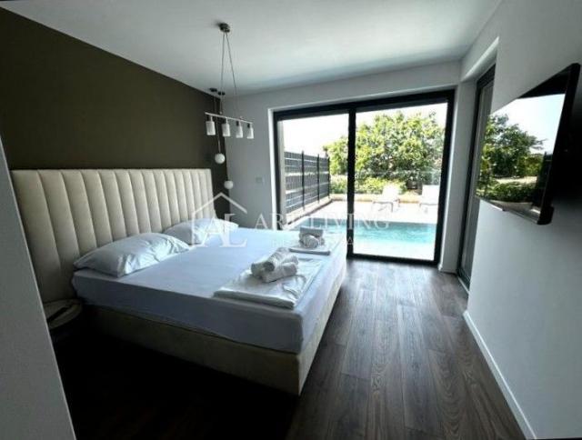 Poreč, okolica - Luksuzan stan 93,32 m2 s vlastitim bazenom
