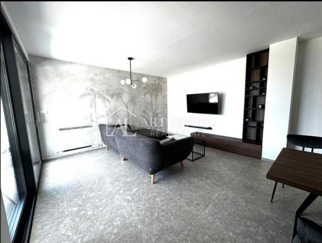 Poreč, okolica - Luksuzan stan 93,32 m2 s vlastitim bazenom
