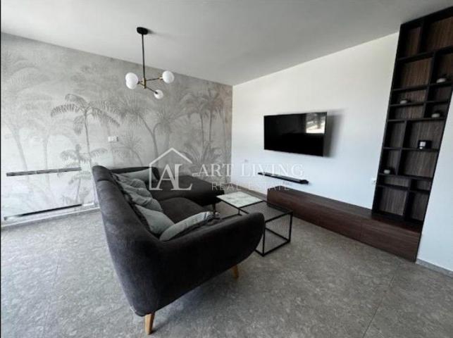 Poreč, okolica - Luksuzan stan 93,32 m2 s vlastitim bazenom