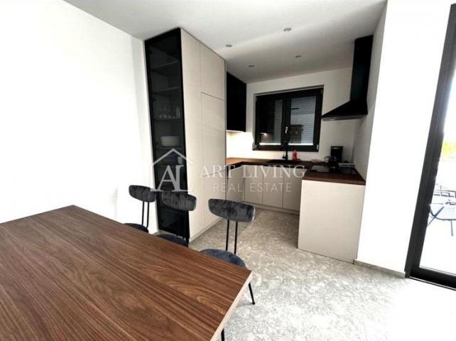 Poreč, okolica - Luksuzan stan 93,32 m2 s vlastitim bazenom