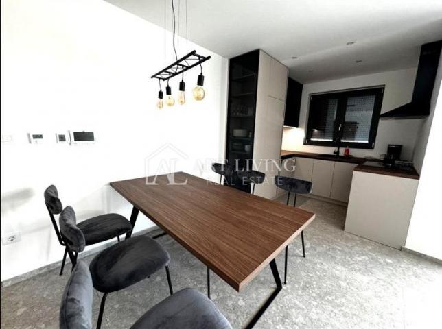 Poreč, okolica - Luksuzan stan 93,32 m2 s vlastitim bazenom