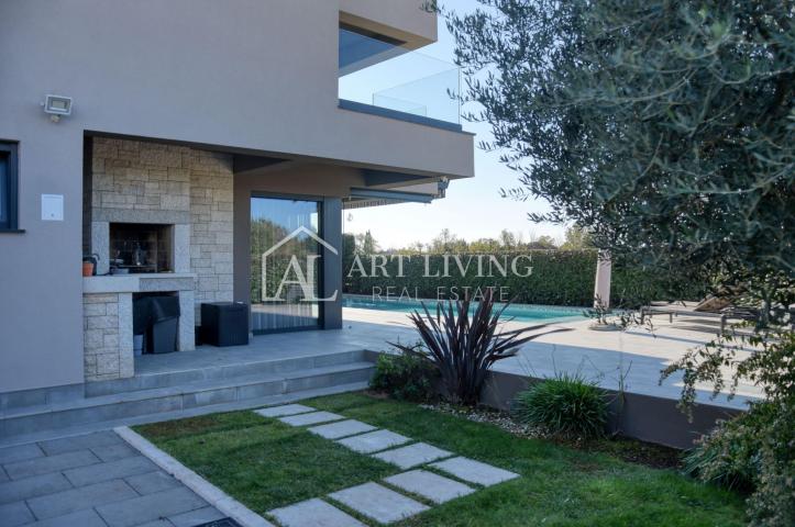 Poreč, moderna luksuzna vila s bazenom udaljena 500 m od mora