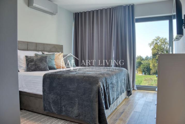 Poreč, moderna luksuzna vila s bazenom udaljena 500 m od mora