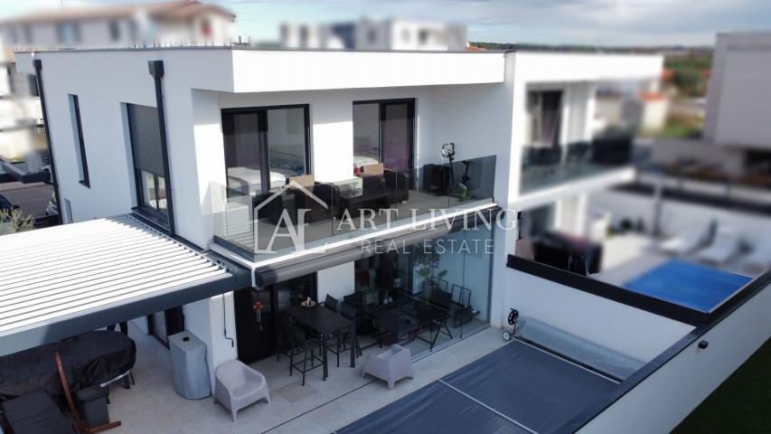 UMAG - MODERNA DVOJNA KUĆA S BAZENOM POVRŠINE 123 m² + OKUĆNICA od 104 m²