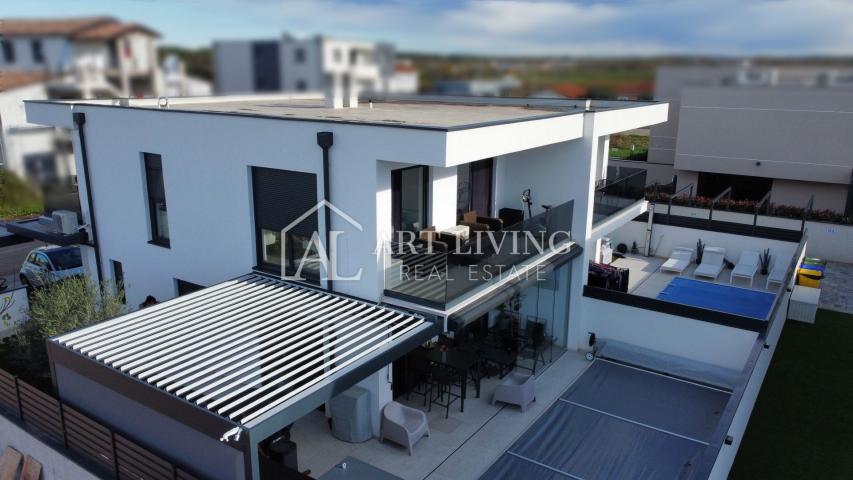 UMAG - MODERNA DVOJNA KUĆA S BAZENOM POVRŠINE 123 m² + OKUĆNICA od 104 m²