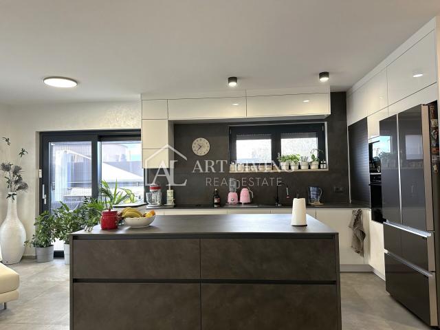 UMAG - MODERNA DVOJNA KUĆA S BAZENOM POVRŠINE 123 m² + OKUĆNICA od 104 m²