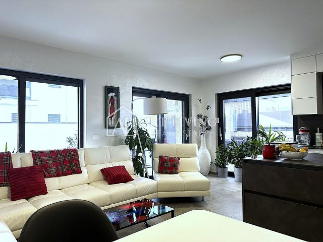 UMAG - MODERNA DVOJNA KUĆA S BAZENOM POVRŠINE 123 m² + OKUĆNICA od 104 m²