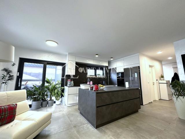 UMAG - MODERNA DVOJNA KUĆA S BAZENOM POVRŠINE 123 m² + OKUĆNICA od 104 m²