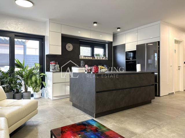 UMAG - MODERNA DVOJNA KUĆA S BAZENOM POVRŠINE 123 m² + OKUĆNICA od 104 m²
