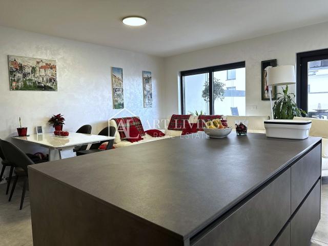 UMAG - MODERNA DVOJNA KUĆA S BAZENOM POVRŠINE 123 m² + OKUĆNICA od 104 m²