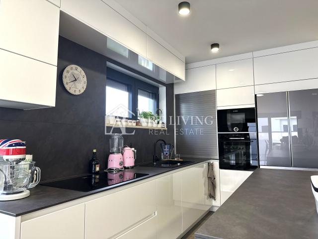 UMAG - MODERNA DVOJNA KUĆA S BAZENOM POVRŠINE 123 m² + OKUĆNICA od 104 m²