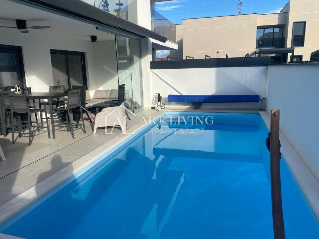 UMAG - MODERNA DVOJNA KUĆA S BAZENOM POVRŠINE 123 m² + OKUĆNICA od 104 m²