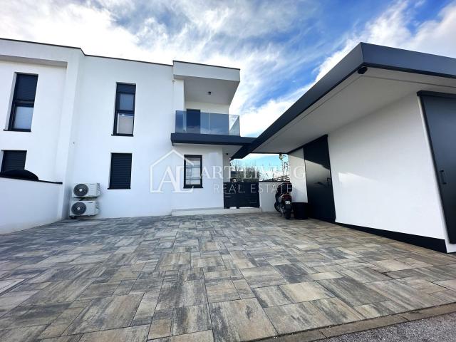 UMAG - MODERNA DVOJNA KUĆA S BAZENOM POVRŠINE 123 m² + OKUĆNICA od 104 m²