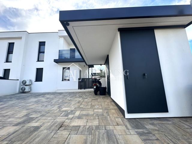 UMAG - MODERNA DVOJNA KUĆA S BAZENOM POVRŠINE 123 m² + OKUĆNICA od 104 m²