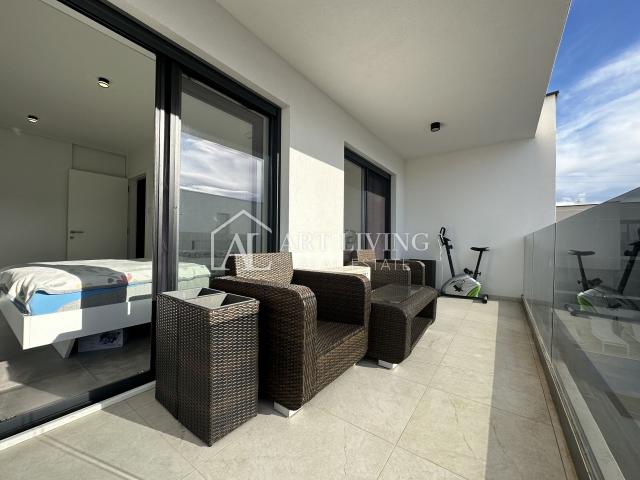 UMAG - MODERNA DVOJNA KUĆA S BAZENOM POVRŠINE 123 m² + OKUĆNICA od 104 m²
